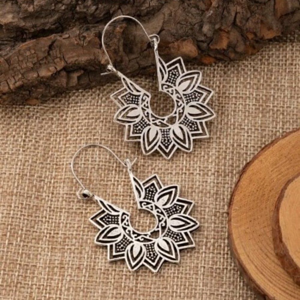 SILVER BOHO FLOWER DROP EARRINGS